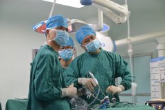 【泌尿肾病】莆田福德医院谢庆祥教授团队成功实施后腹腔镜多囊肾囊肿去顶减压术 
