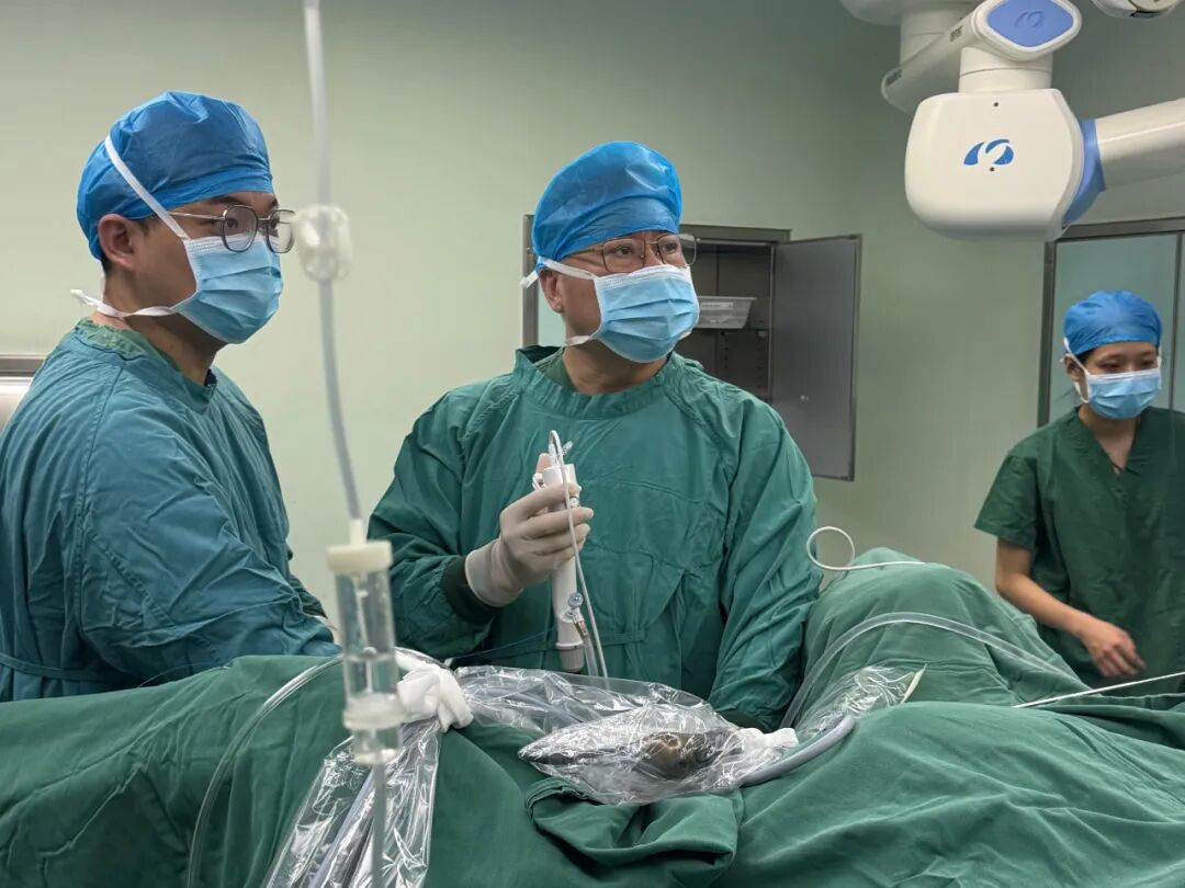 【福德泌尿】结石治疗新选择！一根“软镜”无创碎石！