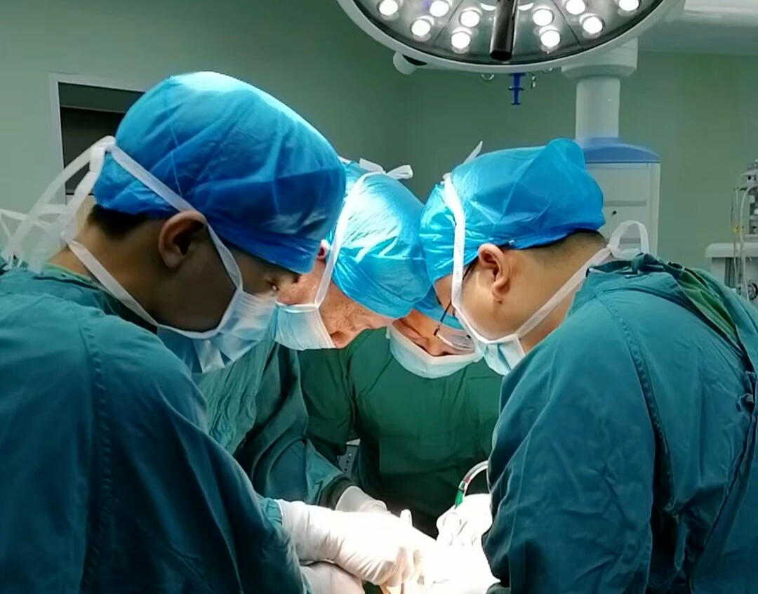 【骨科联盟】莆田福德医院黄益平主任成功实施肘关节“恐怖三联征”手术